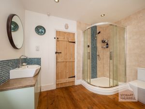 Bath & Shower Room
